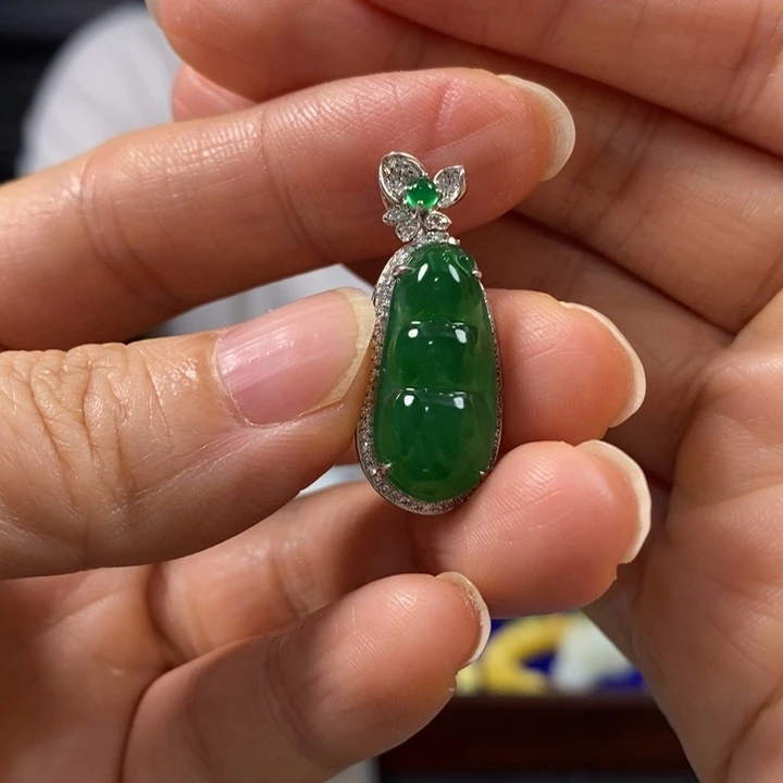 海***～颈饰铂Pt950镶嵌翡翠