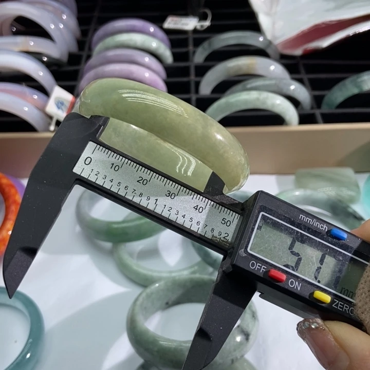 翡翠手镯未镶嵌51