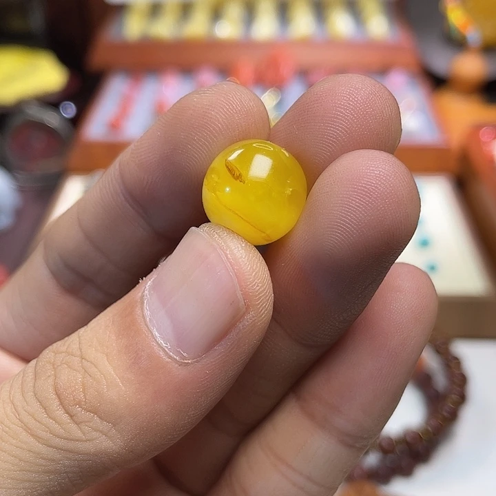 未镶嵌琥珀裸石微微瑕疵蜜蜡有点皮色