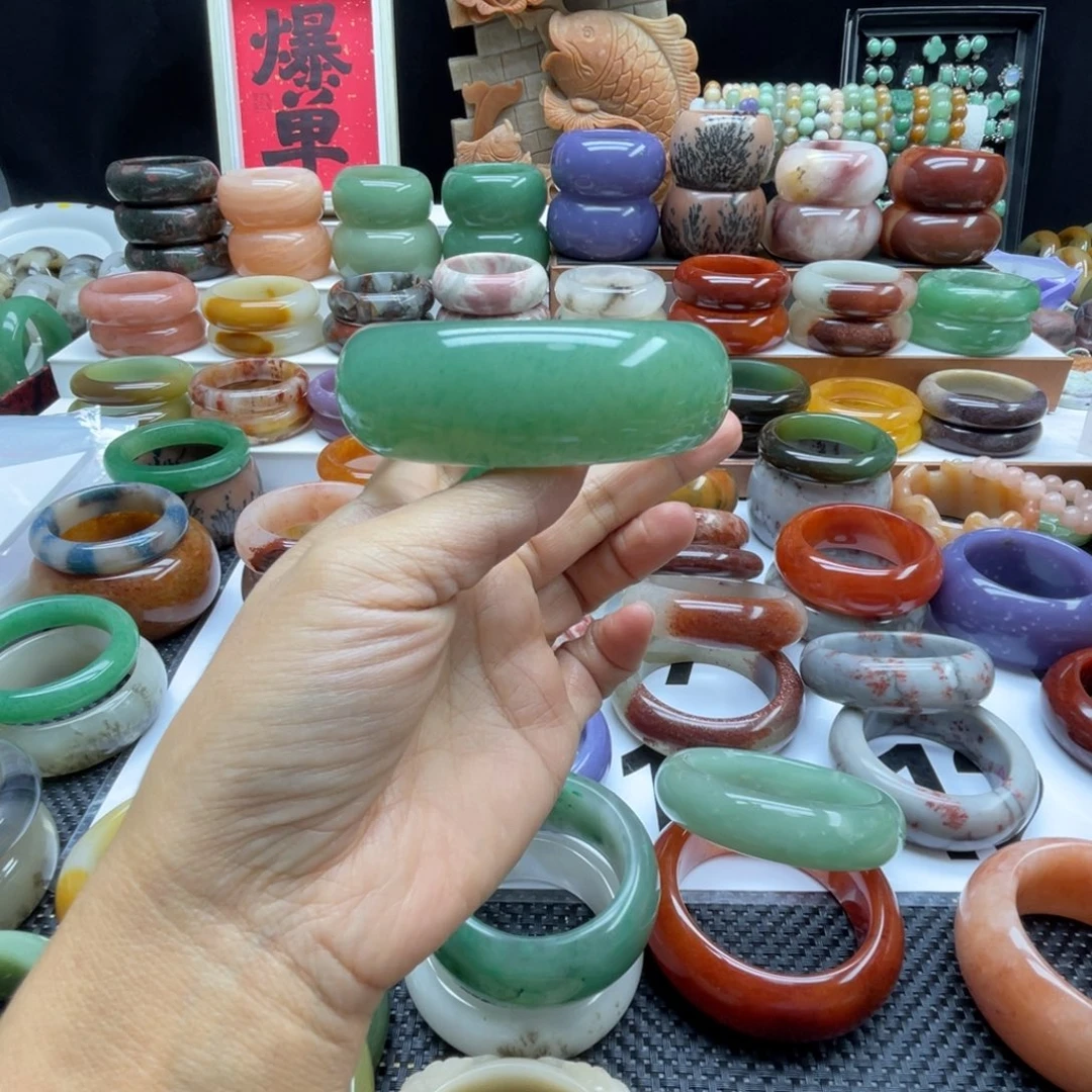 用***4石英岩玉未镶嵌手镯