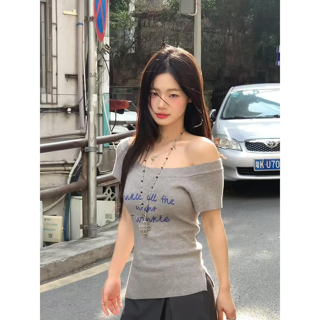 法式时尚一字肩辣妹性感露肩短袖t恤女夏季字母印花针织衫上衣潮