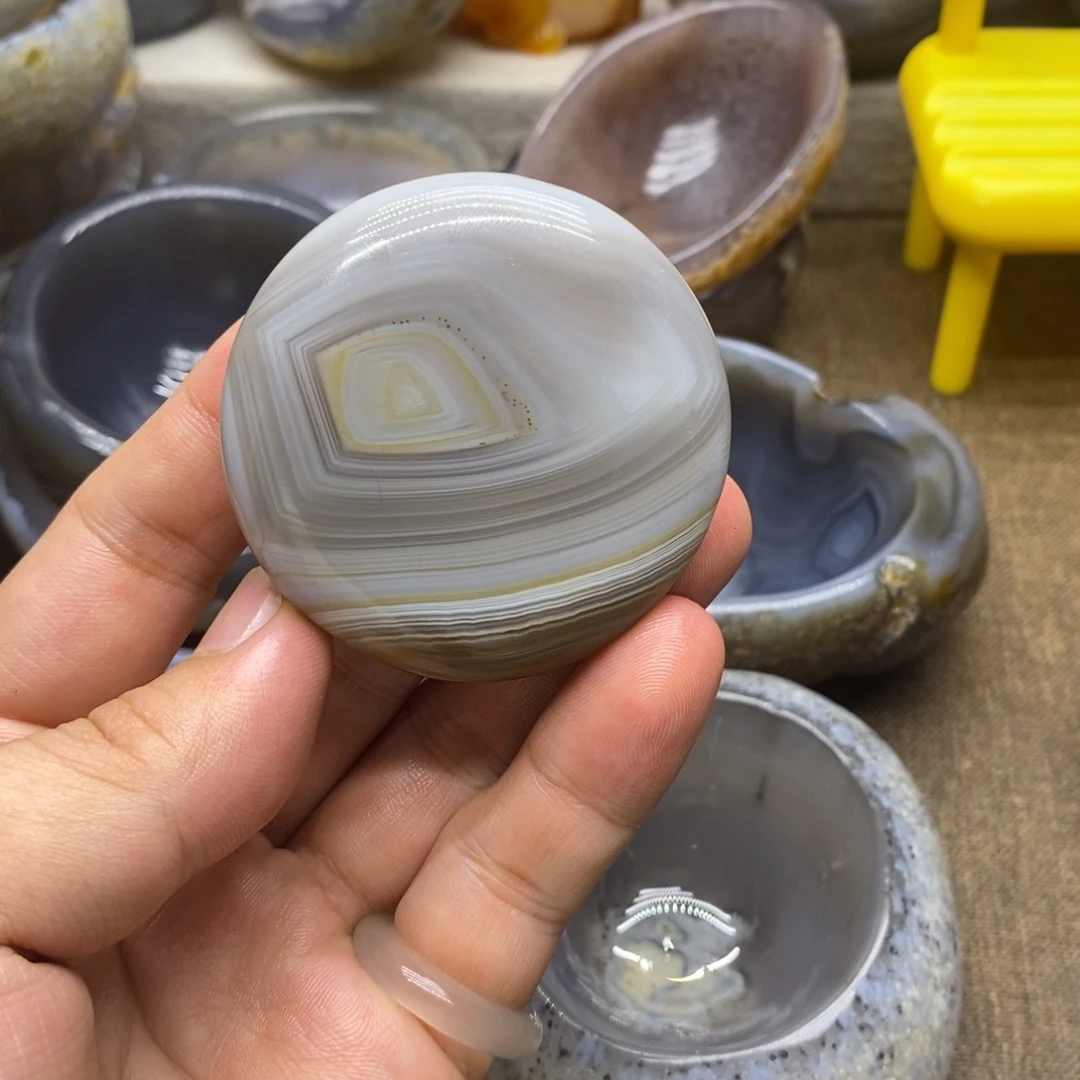 玉原石圆心手把玩