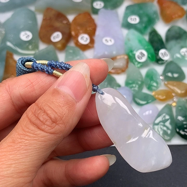 翡翠未镶嵌颈饰随型