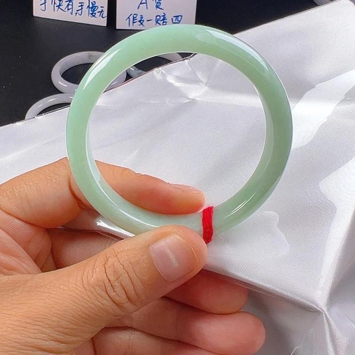 翡翠手镯未镶嵌翡翠手镯