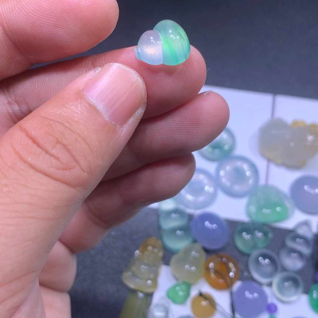 翡翠未镶嵌颈饰葫芦