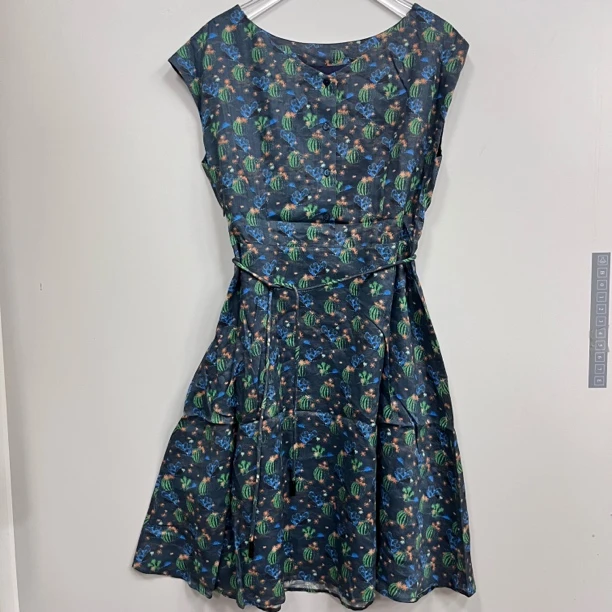 25081612小禾系大圆领无袖仙人掌印花收腰连衣裙女百搭25春夏新款