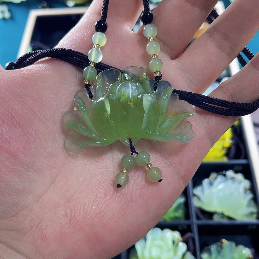 蛇纹石玉颈饰未镶嵌