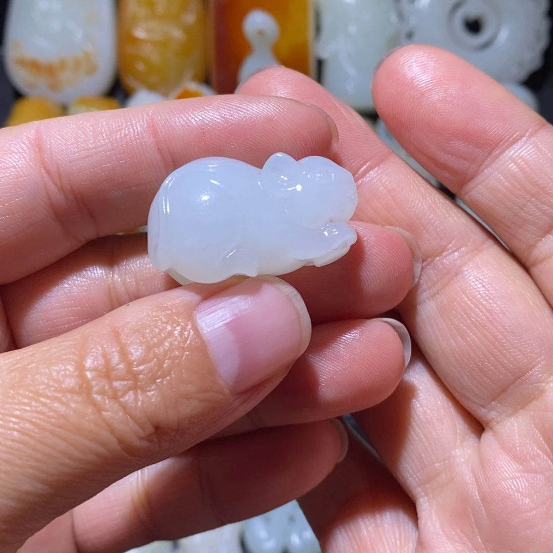 *****和田玉未镶嵌颈饰