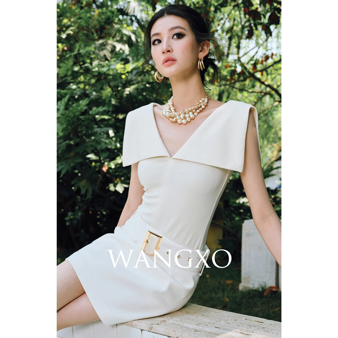 WANGXO V领搭片撒银针织修身气质上衣 250322W