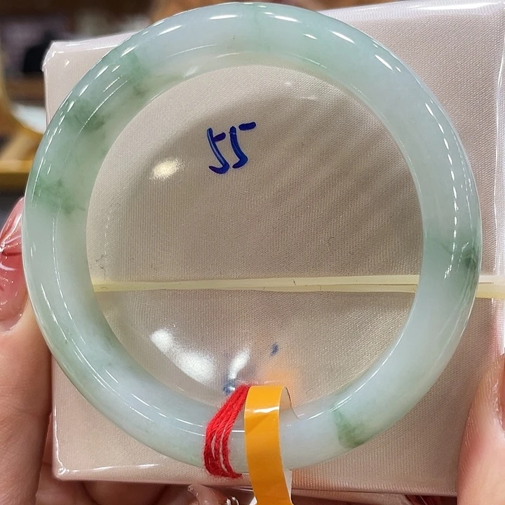 翡翠手镯未镶嵌翡翠手镯