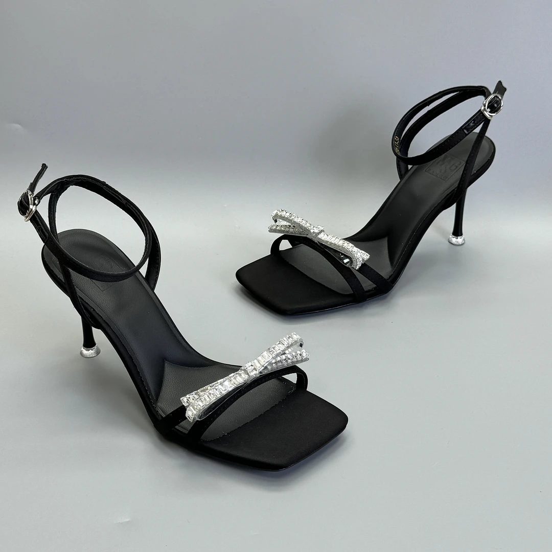 9632黑色细跟高跟鞋