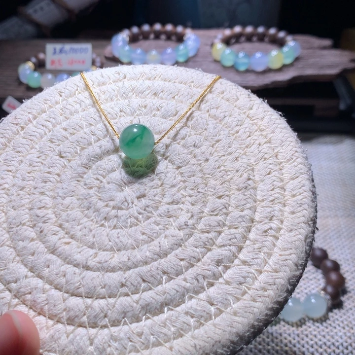 翡翠散珠天然缅A飘绿花卡11.97