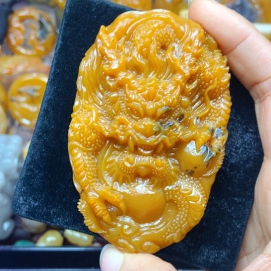 石英质玉（黄龙玉）未镶嵌颈饰