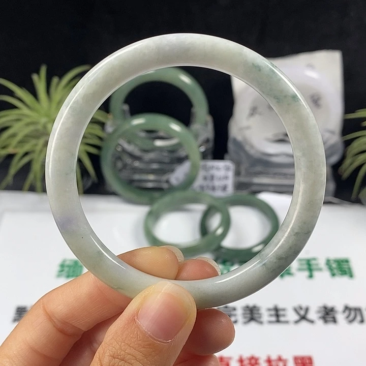 未镶嵌手镯翡翠52号。 57.3圈