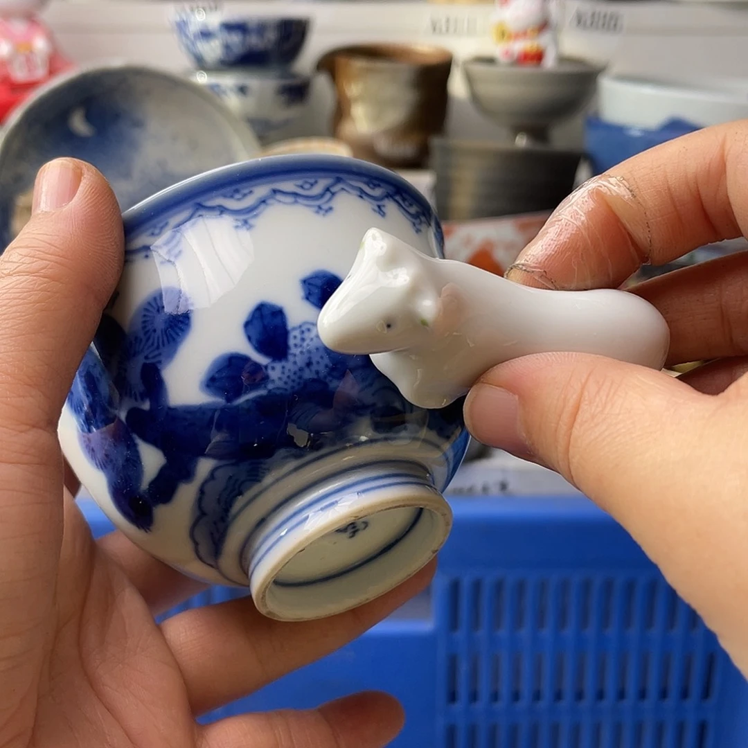 瓷片上**水哈哈哈我真的不喜欢这样了笑