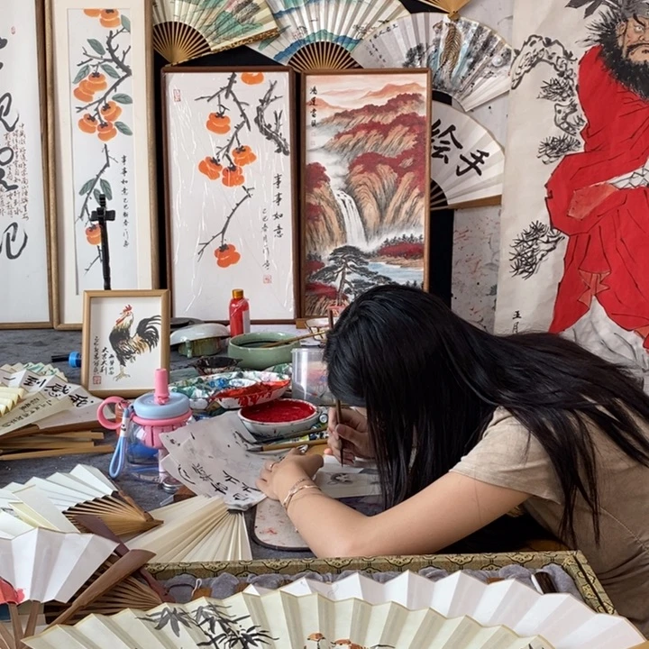 国画?李老师梅妃95画龙