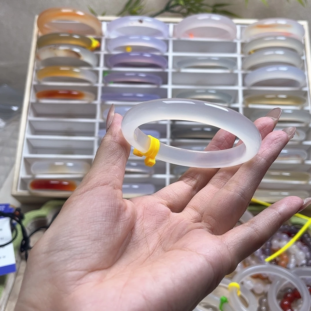 ****.玛瑙/玉髓未镶嵌手镯