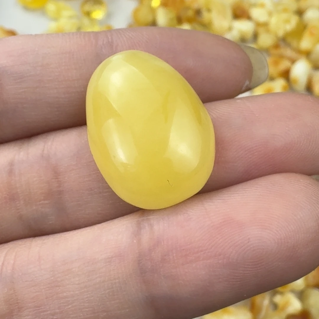 萧***水蜜蜡未镶嵌珠宝奇石全品 24.4×5.9mm