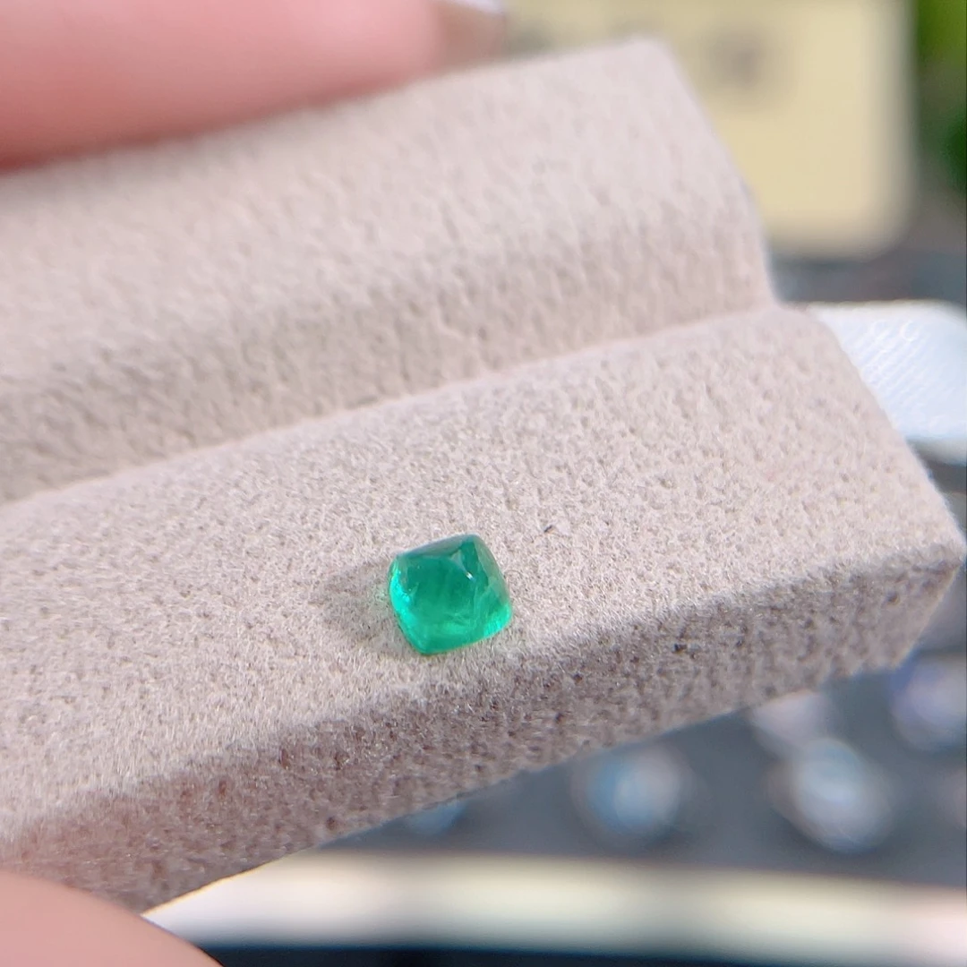 祖母绿裸石未镶嵌