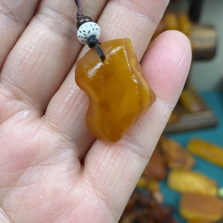 蜜蜡未镶嵌颈饰手机坠