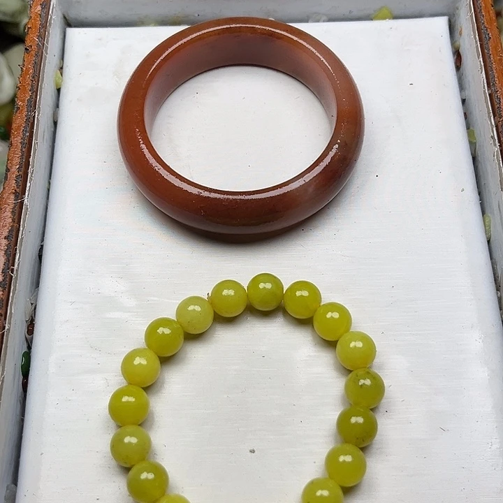 未镶嵌透闪石质玉珠宝奇石