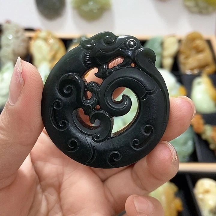 和田玉未镶嵌颈饰挂件