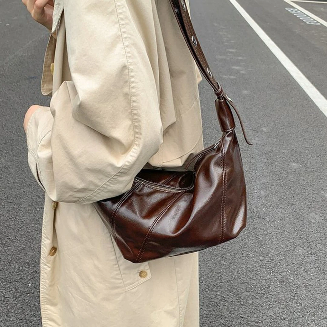 美式复古休闲通勤新款包包斜挎包大容量牛角包女包饺子包