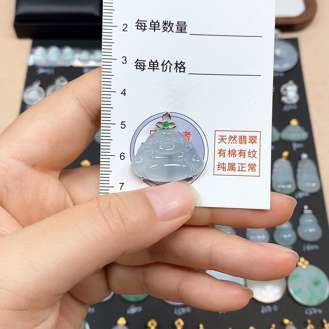 颈饰18K金镶嵌翡翠