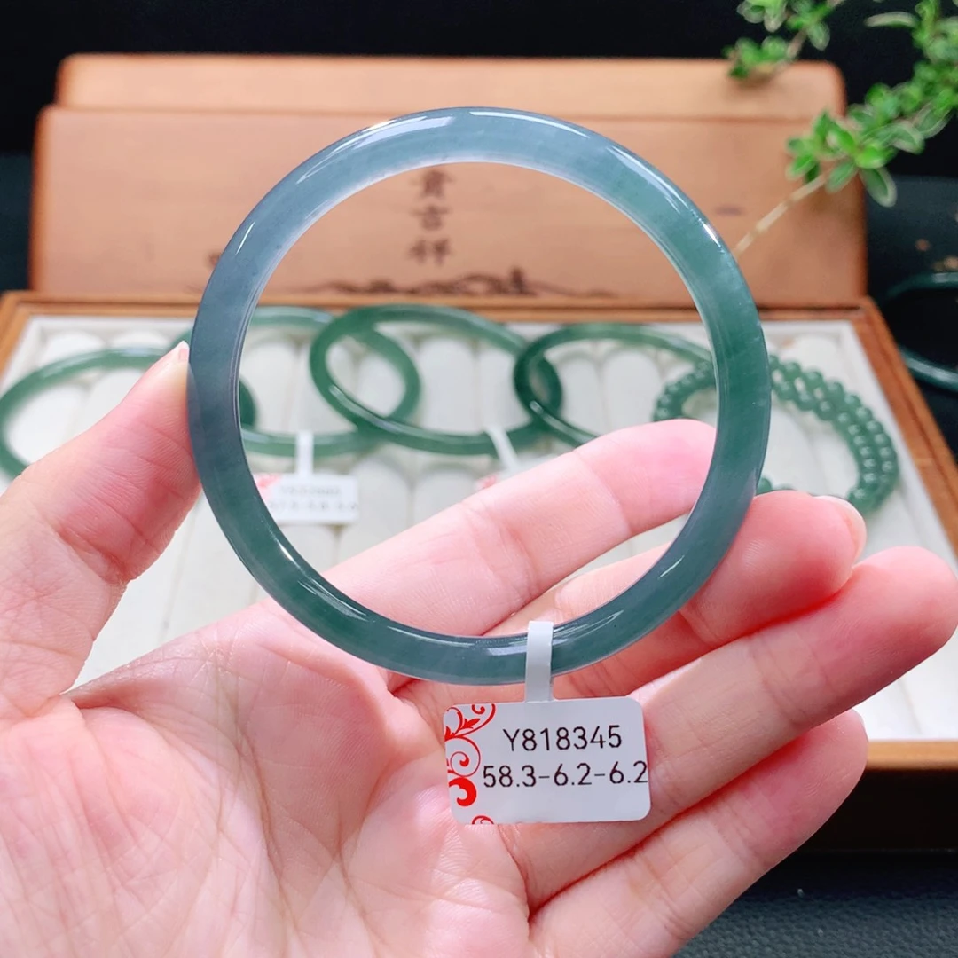 翡翠手镯（圆镯）未镶嵌
