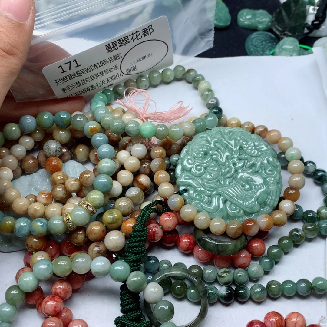 翡翠颈饰未镶嵌翡翠