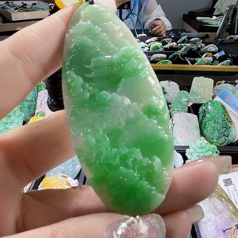 颈饰未镶嵌翡翠一个
