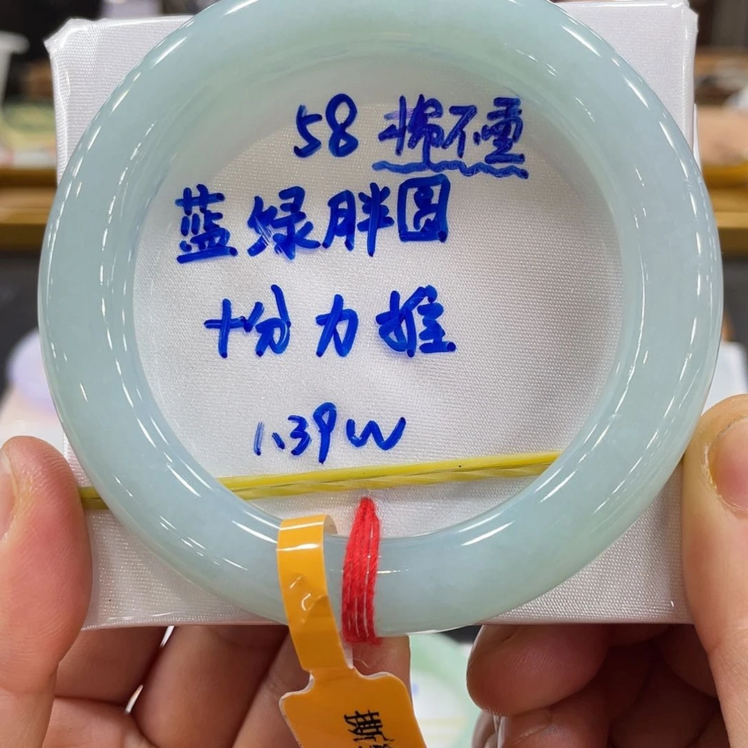 翡翠手镯未镶嵌?***钱翡翠手镯