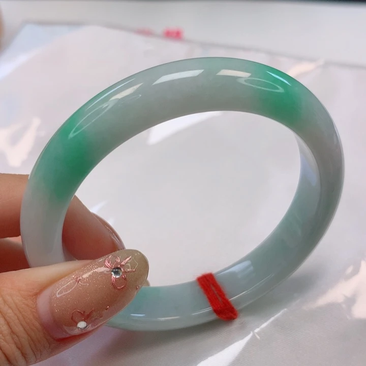 翡翠手镯未镶嵌53圈