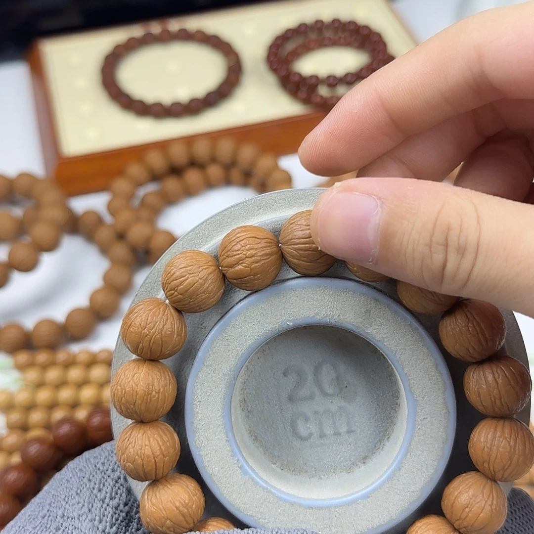 猴头核桃吊坠凤羽