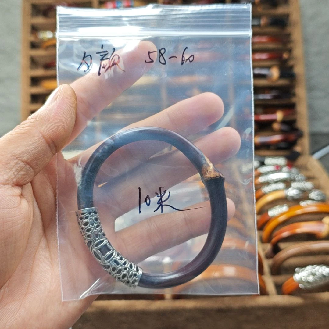 夕***颜木质非金属正宗西藏鸡血藤手镯。