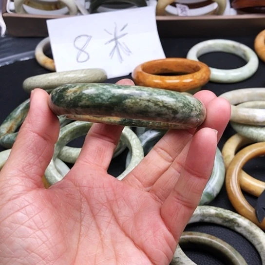 蛇纹石玉手镯未镶嵌哦*