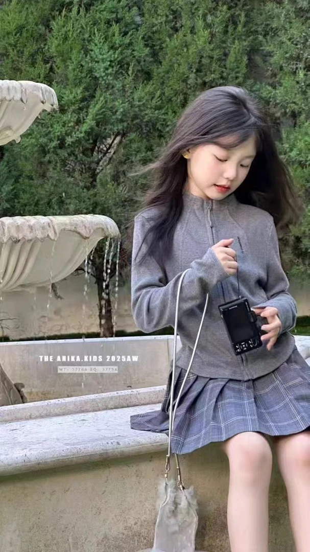 C305 女童秋季纯色千金风LU风洋气拉链外套极简亲子装上衣