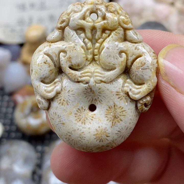 颈饰未镶嵌硅化珊瑚（珊瑚玉）小
