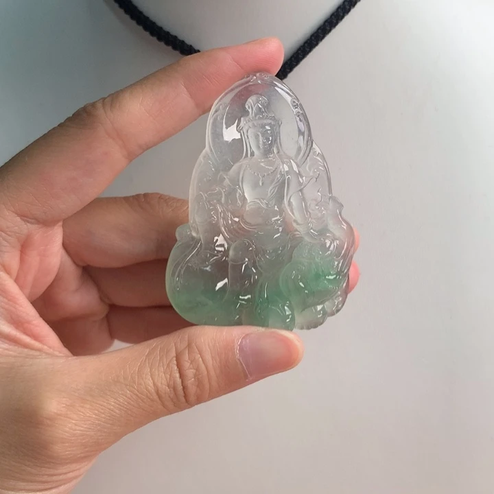 翡翠挂件未镶嵌……