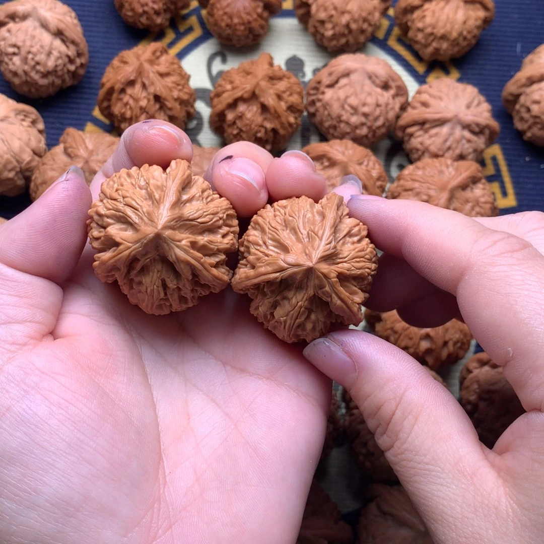 文玩核桃吊坠黄*屋文山38