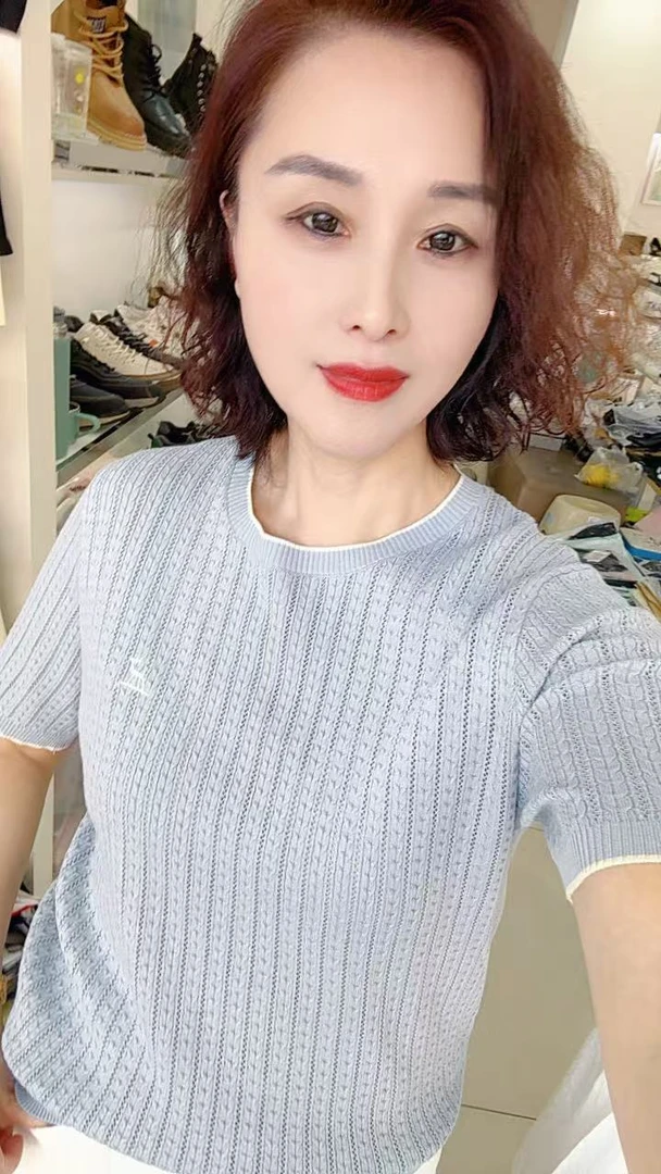 小鹿标志简单小衫