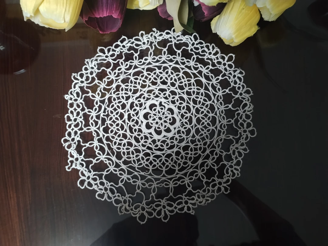 手钩扣锁小台布，做工精美独特，物超所值，撤店甩卖，12英吋。白色。