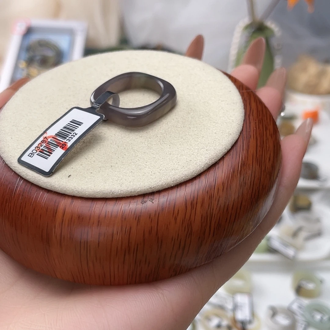 和田玉未镶嵌戒指紫色方圆18.1v550