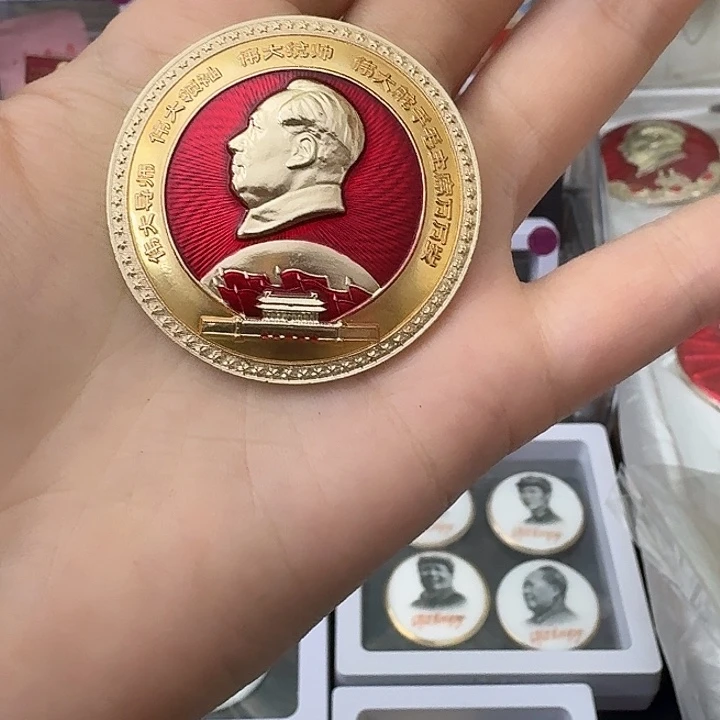 国***柱其他普通金属红色收藏纪念章