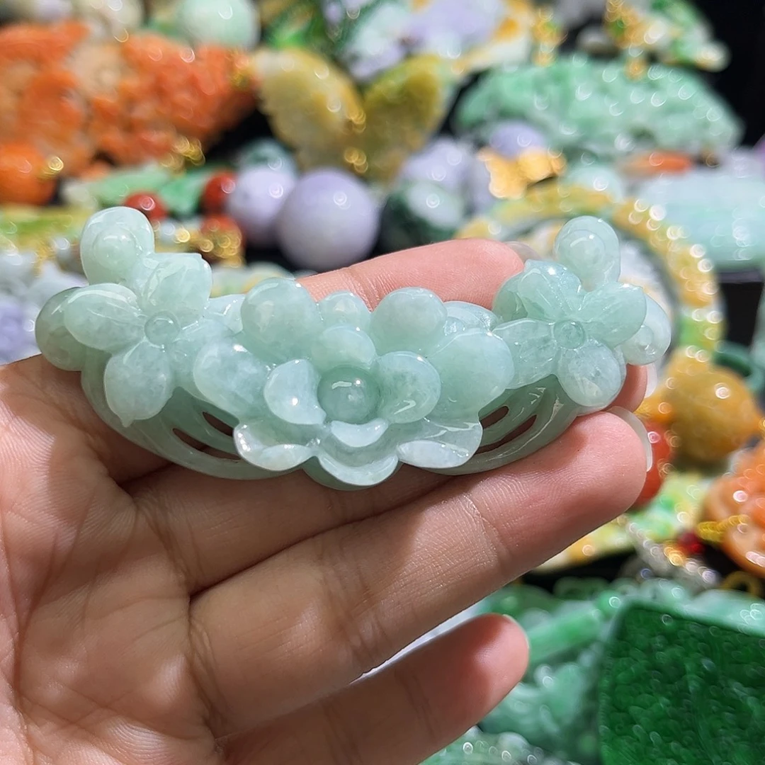 翡翠未镶嵌颈饰待编织