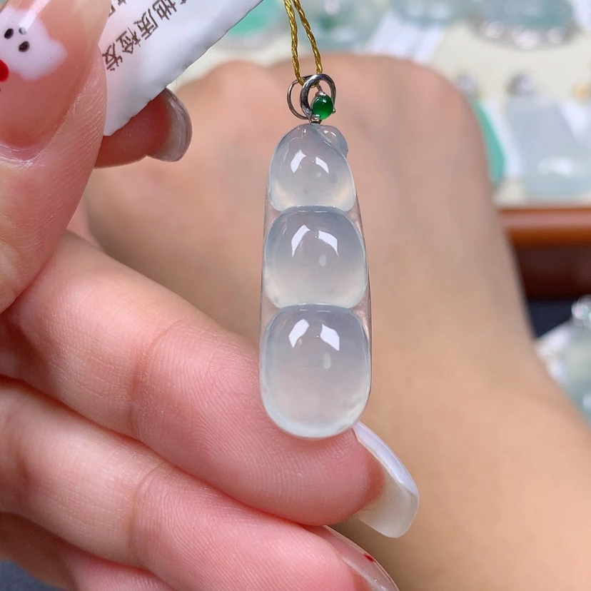 【闪购商品】翡翠18K金镶嵌颈饰豆子