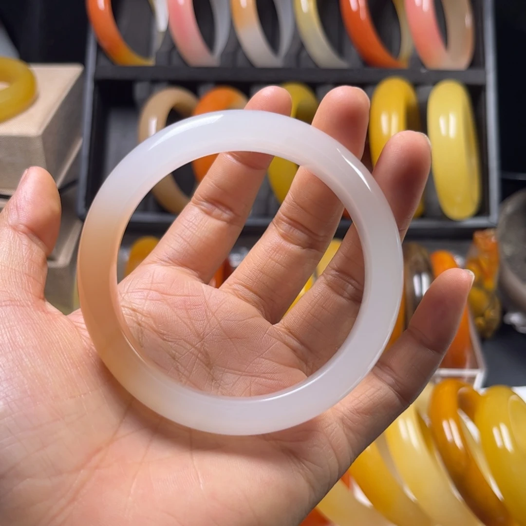 呦***呦石英质玉（黄龙玉）未镶嵌颈饰手镯608