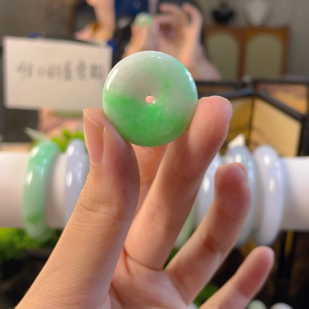 翡翠未镶嵌颈饰缅甸缅甸翡翠