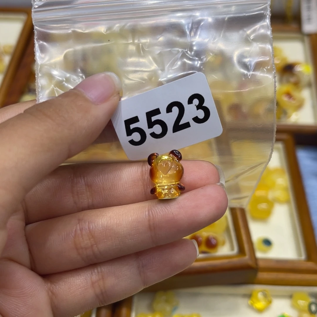 未镶嵌琥珀珠宝奇石