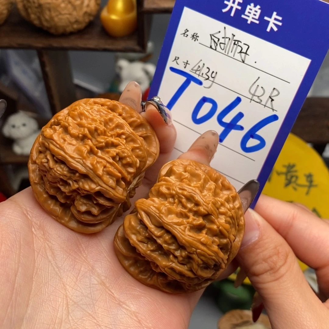 文玩核桃吊坠白狮子